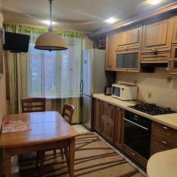 Здам СВОЮ 3-кімнтанту квартиру на Подолі ДОВГОСТРОКОВО