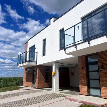 Продаж стильного котеджу в передмісті Львова КМ Липові Роси