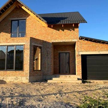 у Продаж котеджу після забудовника в гарній та тихій локації