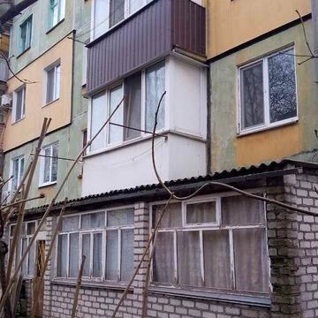 Продам 2-кімнатну на середньому поверсі на Світанку.
