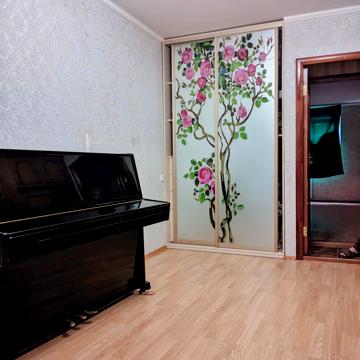 Космонавтів вул., 2