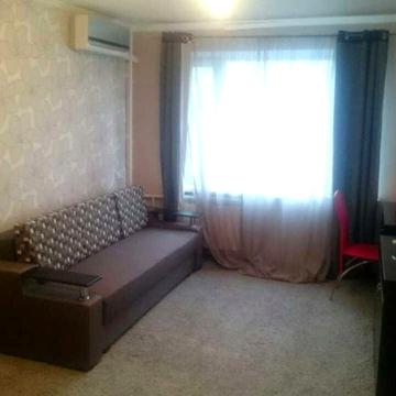 Продаж 1к Деснянский р-н., Миропільська вул.3, м. Чернігівська 5 хв.