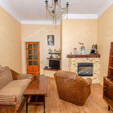 Пилипа Орлика вул. (Паризької Комуни), 25