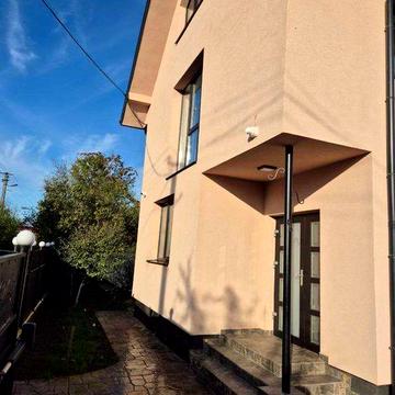 Продається 2 поверховий будинок в Опришівцях.