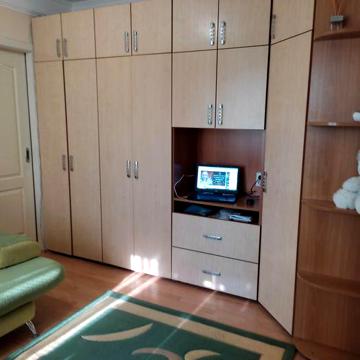 Здається квартира - гостинка , м.Героїв Дніпра  10хв пішки.