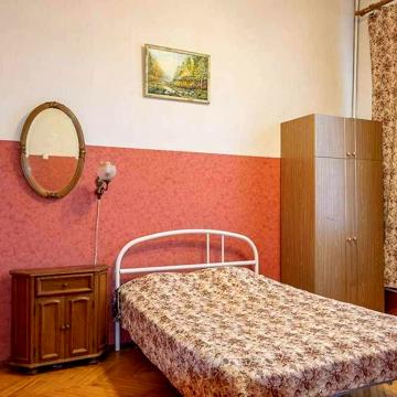 Саксаганського вул., 32