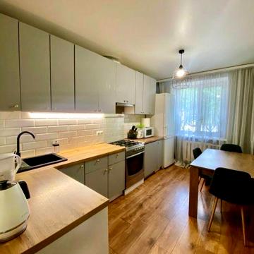 Продаж гарної 3к квартири повністю укомплектованої,вул.Малишка А ,19А