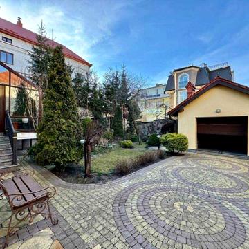 Продам просторий будинок по вул.Сельських (Алтайські озера)
