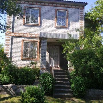 Продається садиба  - дім 2 поверхи, гараж, басейн, чудовий ланшафт