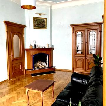 Саксаганського вул., 30