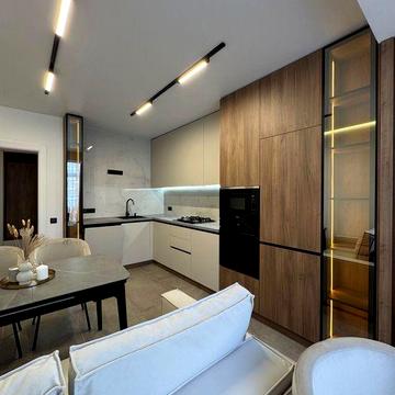 Продаж дуже красивої 2 кімнатної квартири в центрі.