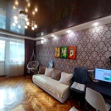 Продам 2х комнатную  сталинку. Сертификат+