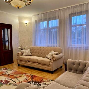 Оренда квартири  3 х кімн , Є.Коновальця 32В  площа 110 м2