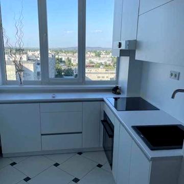 Продаж 1-кв. 39м2, ремонт новий, цегляний будинок ,утеплена