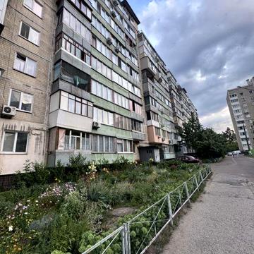 1 кімнатна квартира в центрі міста .