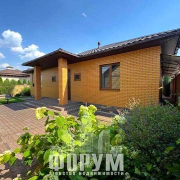 Современный дом в элитном поселке на Великом Лугу