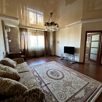Раїси Окіпної вул., 8