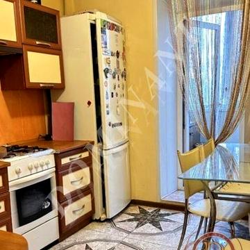 Однокімнатна центр, парк Перемоги висотка