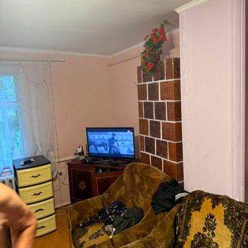 Будинок, ділянка в сирниках