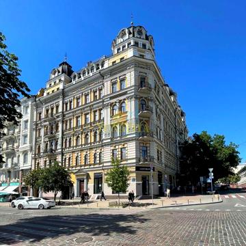 3-к ул. Б. Хмельницкого 30/10, напротив Оперы, м Золотые ворота, без %