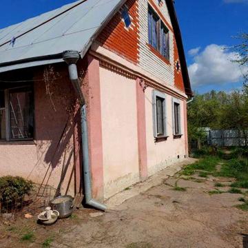 Окремий будинок в мальовничому місці біля річки