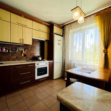 Продам простору 3кім.квартиру вул.Данила Галицького.