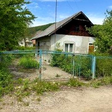 Будинок з ділянкою