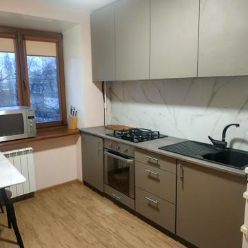 Новаторів вул., 4