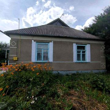 Хата в мальовничому селі Доброгорща