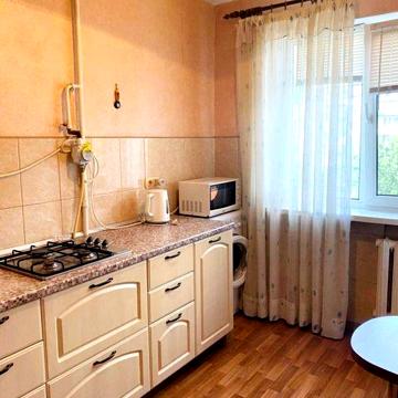 Кудряшова 2 (Мокра), затишна 1к., є газ. Метро Вокзальна 7 хв. пішки