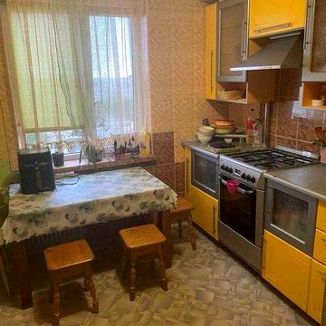 р Продається 1-кімнатна квартира, вікна у двір, поряд школа і садок