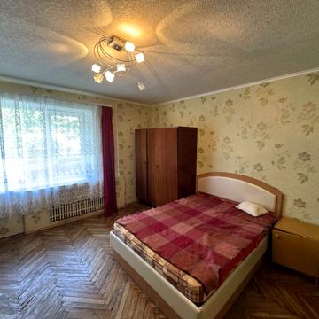 Олега Адамовського вул. (Камська), 1