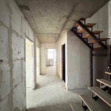 Продаж дворівневої квартири! Виставка