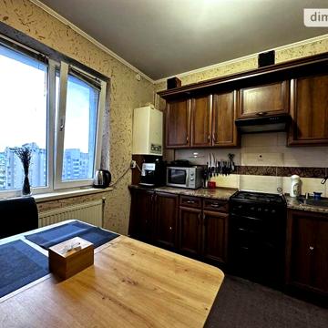 Продаж 4к Квартира Молодіжна вулиця