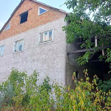 Продам 3 этажный дом 305 кв м в Обуховке, участок 30 соток