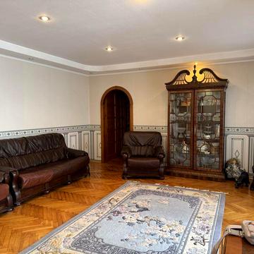 Продам 4 кімнатну квартиру