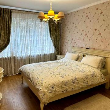 Івана Пулюя вул., 17