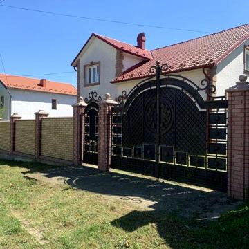 Продам будинок двох поверховий м.Кіцмань