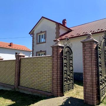 Продам будинок двох поверховий м.Кіцмань