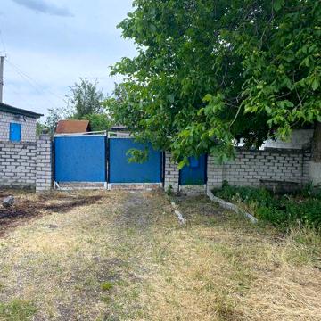 Будинок для дачі чи для проживання в затишному місці.