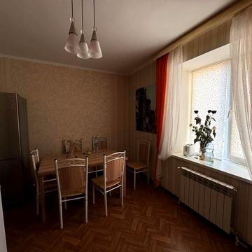 Продається чудова 3-кімнатна квартира в гарному, добротному будинку