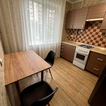 Оренда 2к на Виставці.Костел.Євроремонт,укомплектована.13000+кп