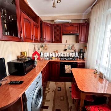 Бочарова вул., 16