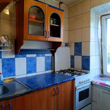 Продається 1-кімн квартира р-н Осташівки 2-й поверх косметичний ремонт