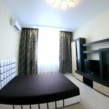 Середньофонтанська вул., 35