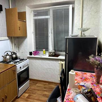 Оренда двокімнатної квартири на Космонавтів, район Вишенька біля Миру