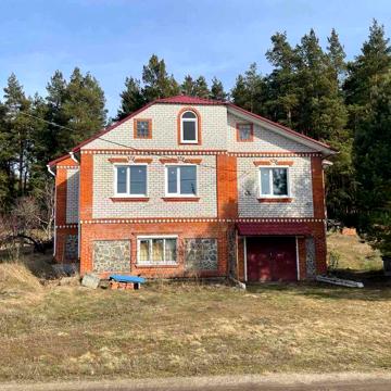Продаж 2 поверхового будинку в с. Вільхуватка з гаражем і ділянкою