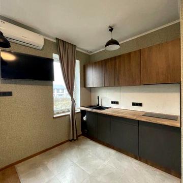 Квартира укомплектована з новим якісним ремонтом. Готова до заселення.