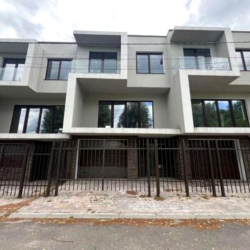 Таунхаус 160м2 з гаражем та ділянкою біля озера та лісу Петропавлівка!