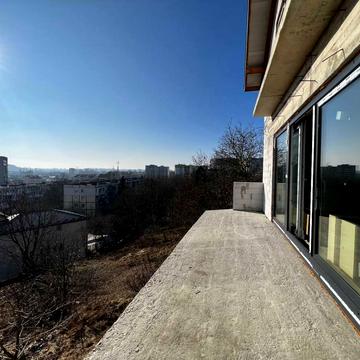 Загірна вул., 19